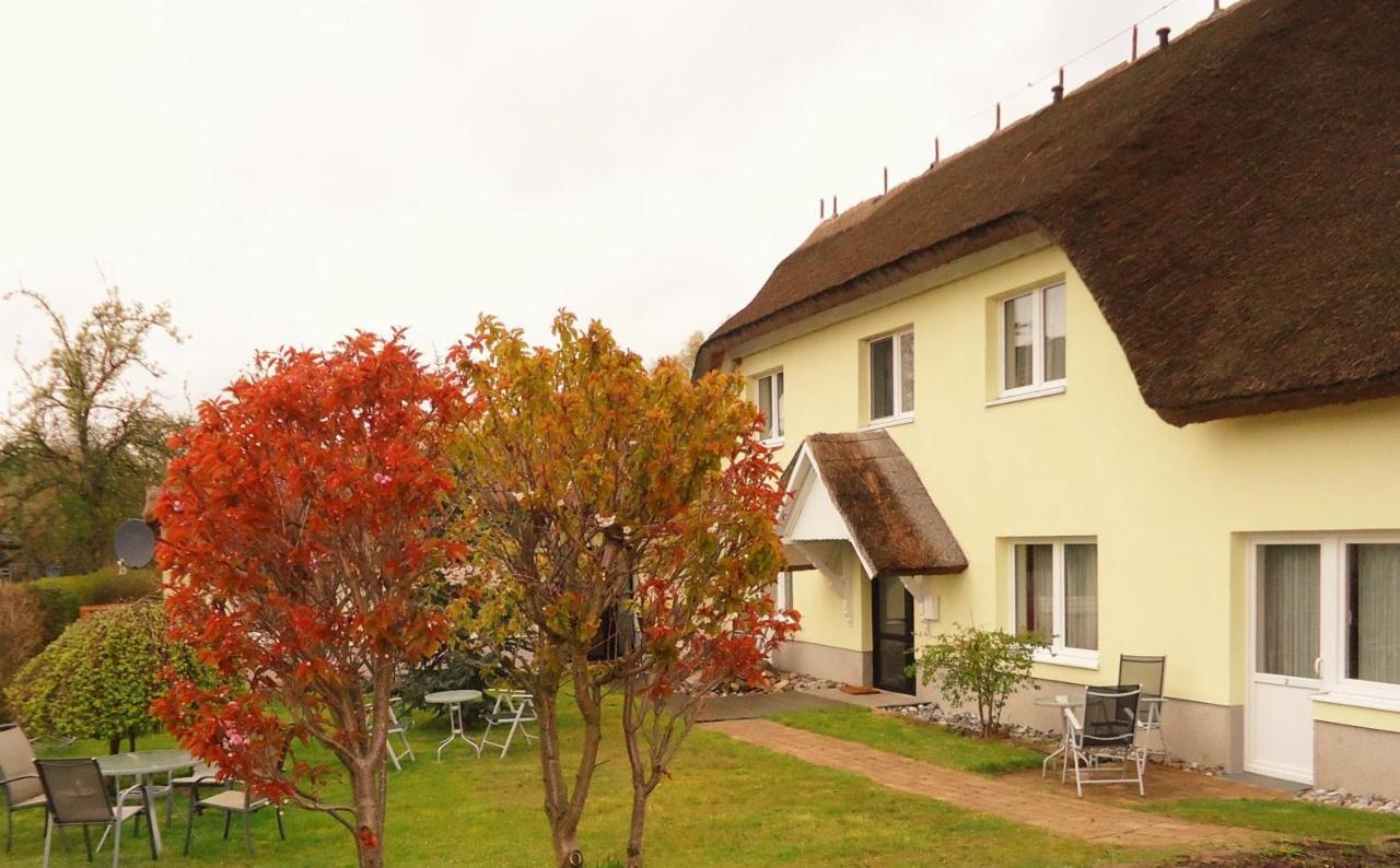 Uns Wiek-Hus Apartment Middelhagen Exterior photo